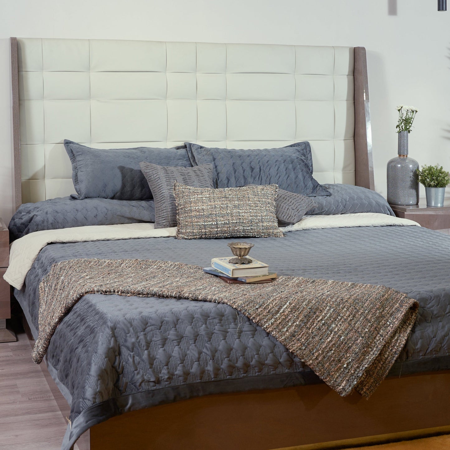 Thea Velvet Bedcover