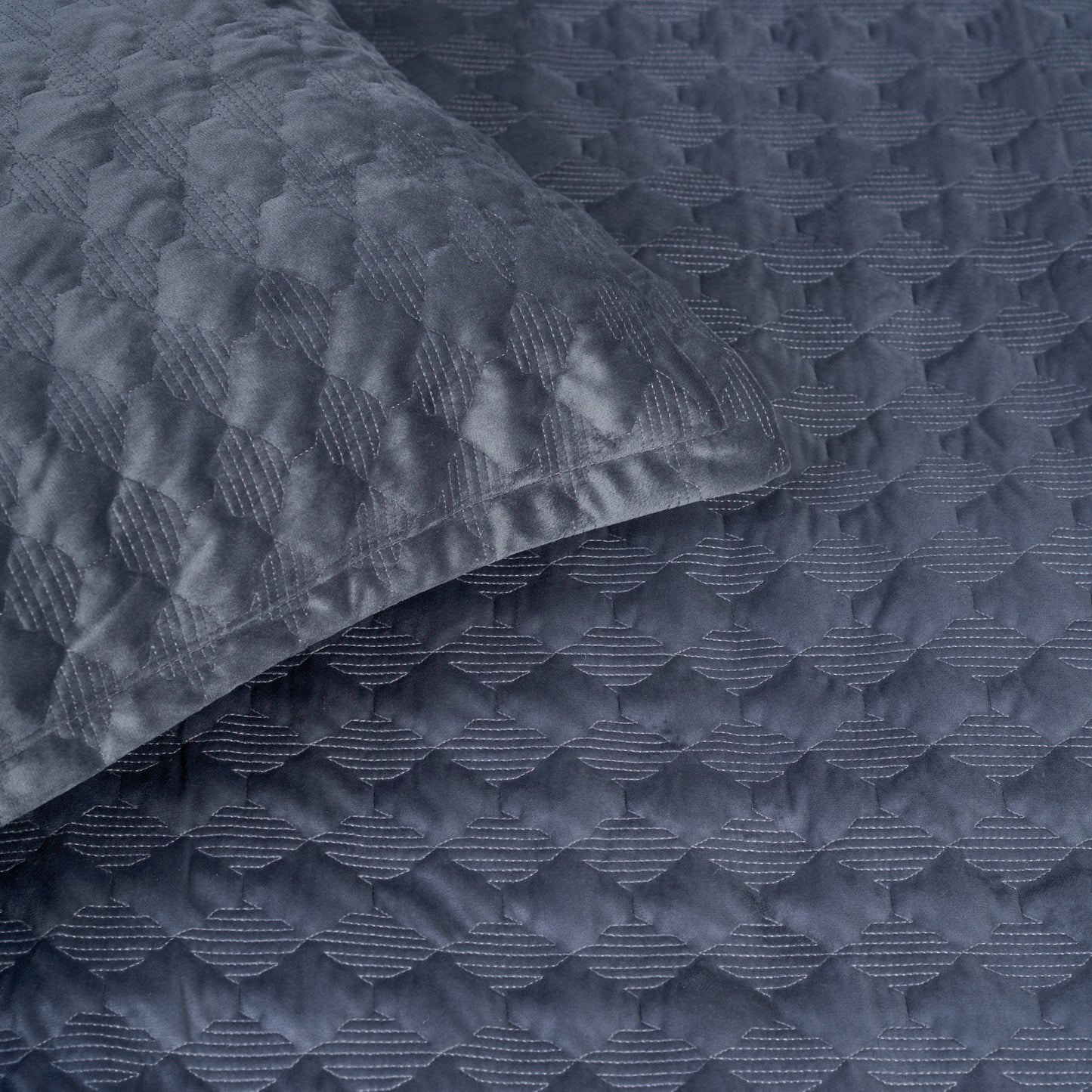 Thea Velvet Bedcover